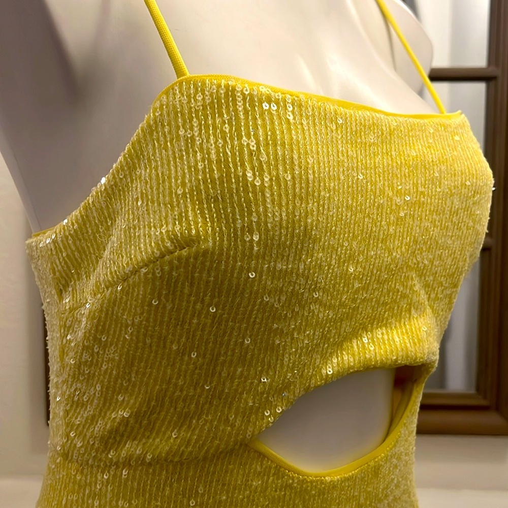 Aqua Cutout Waist Sequin Column Gown in Yellow, Size 8, NEW - Picture 7 of 9